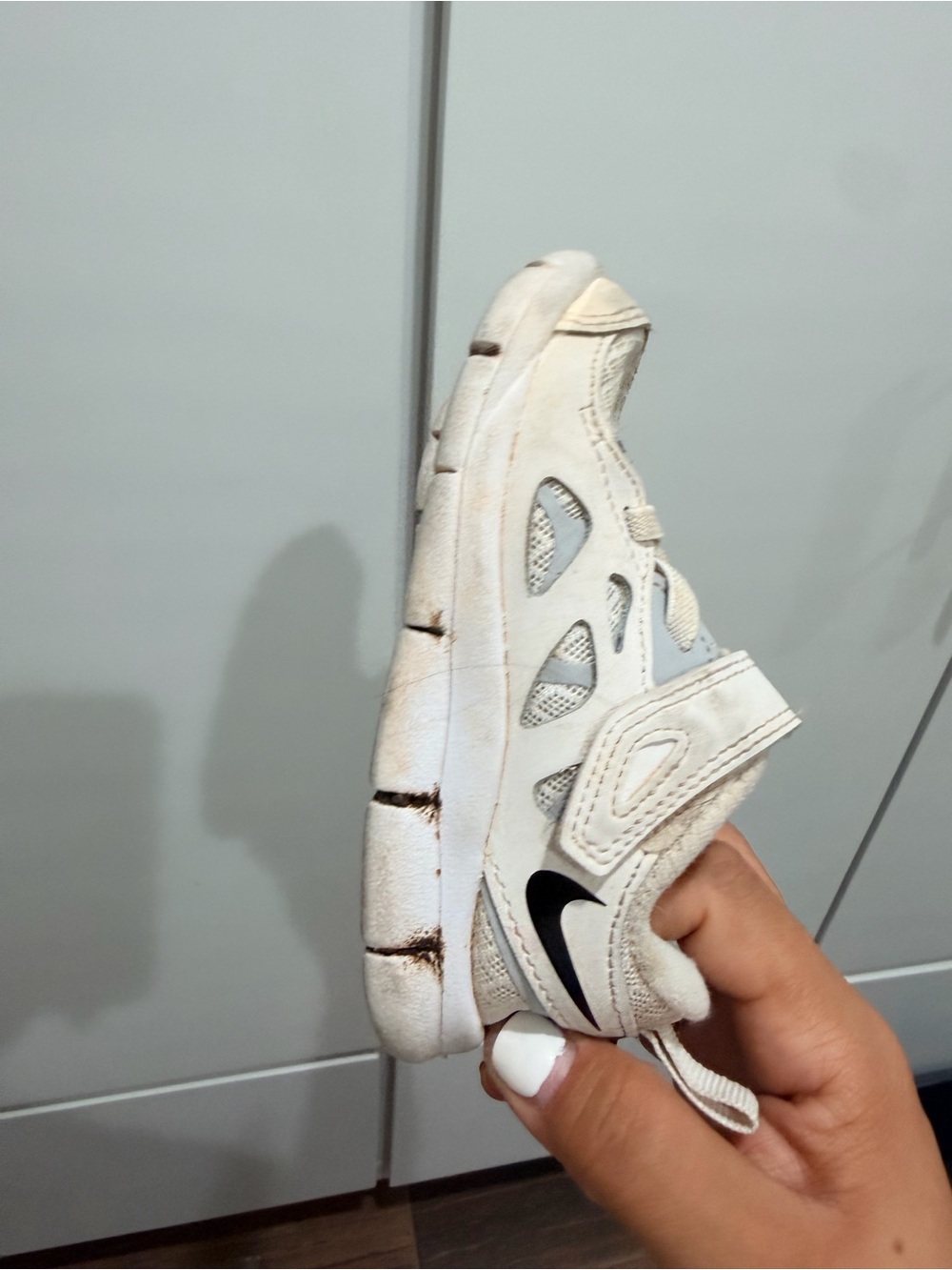 Nike Kids White and Black Hook-and-Loop Sneaker Sandal